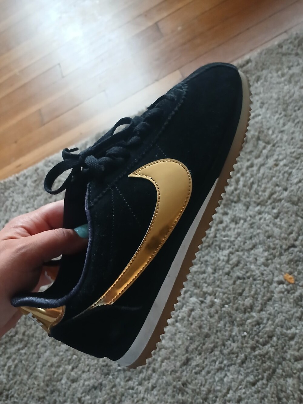 Nikes Size 7.5 - Picture 2 of 5